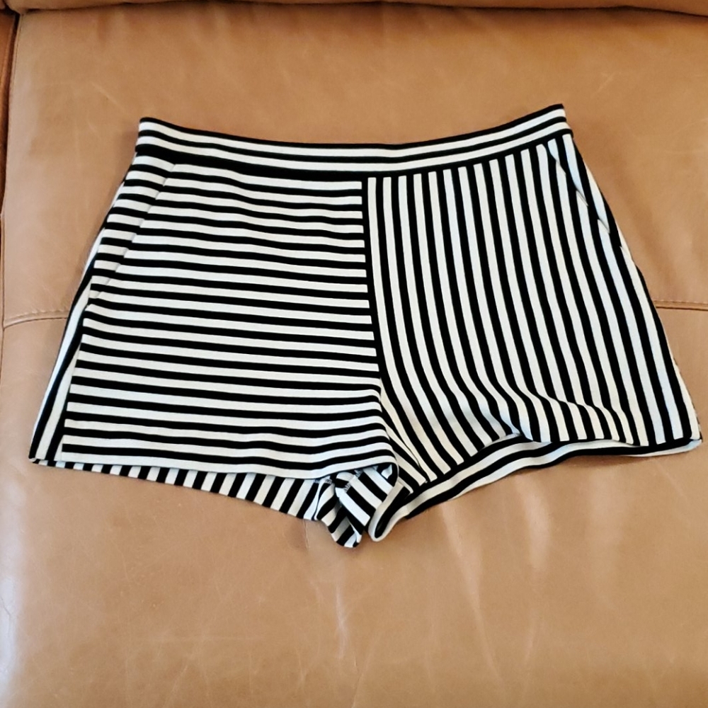 NWOT TIBI OF NEW YORK SHORTS 2 - Picture 4 of 14